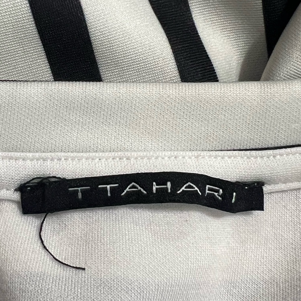 T Tahari Roll Sleeve Scuba Top Black And White Striped Pattern Very Soft Sz XS - Picture 4 of 6